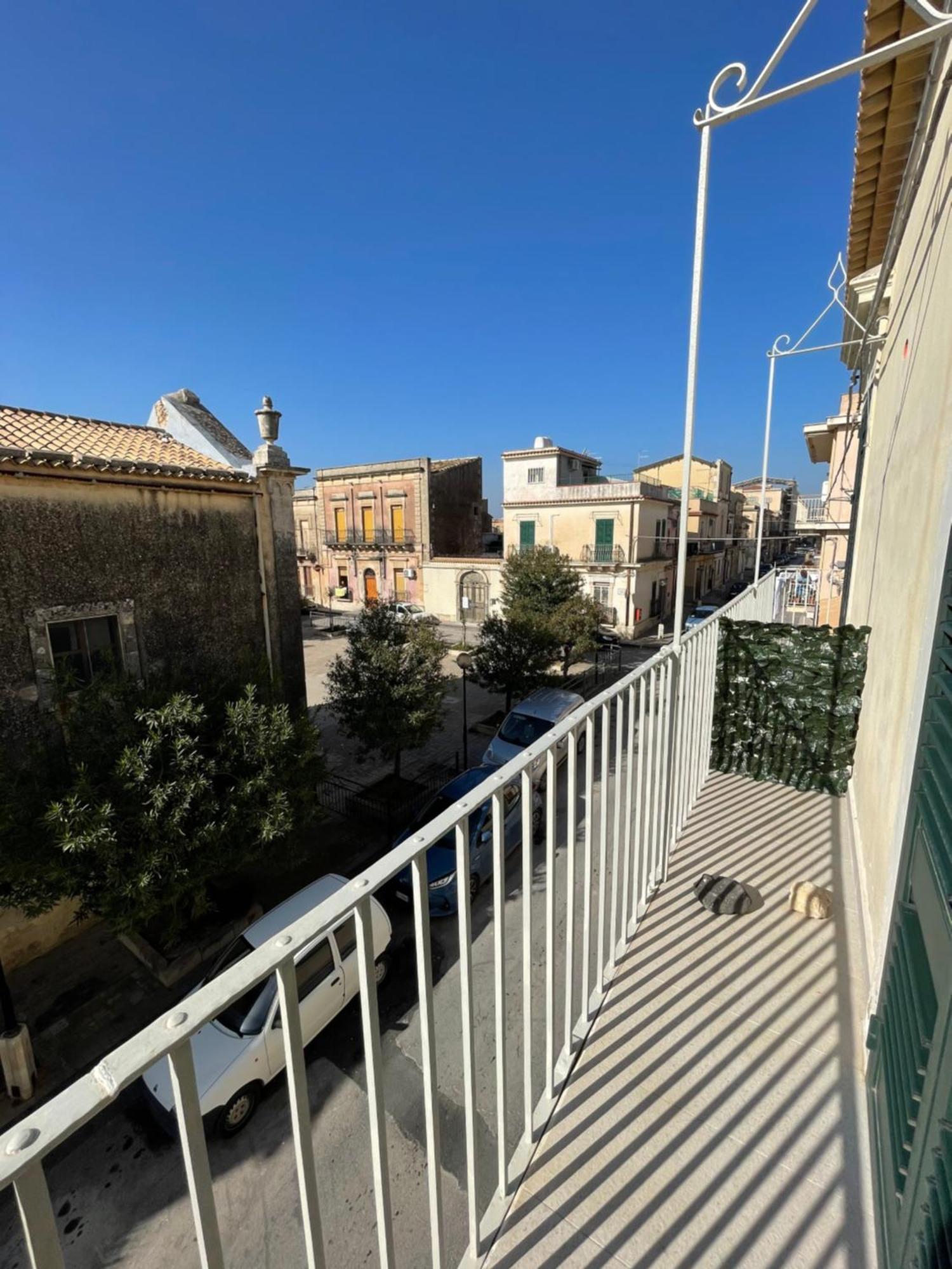 Casa Crispi Hotell Noto Exteriör bild
